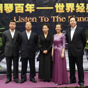 轮轩漂亮人妻视频
