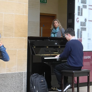 轮轩漂亮人妻视频
